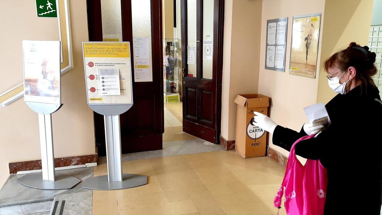 Sassari, ufficio postale senza gel sanificante: sanzione dei vigili 