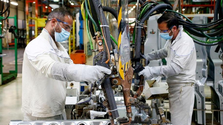 La Cassa integrazione è in ritardo, azienda ferrarese anticipa gli assegni