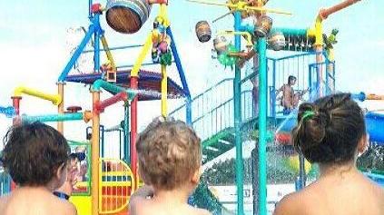 Castelbeach si arrende Il parco acquatico: così non ce la facciamo