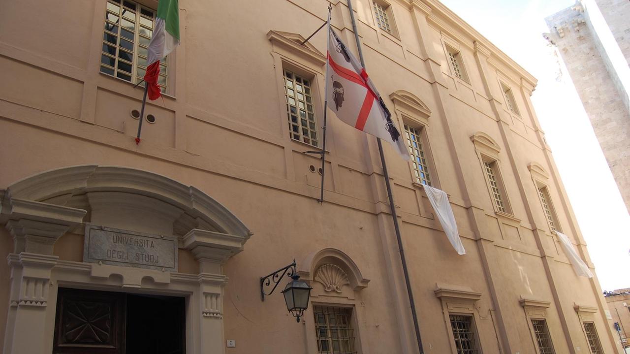 L'ateneo di Cagliari ricorda la strage di Capaci: niente raduni per il Covid, lenzuolo bianco alla finestra