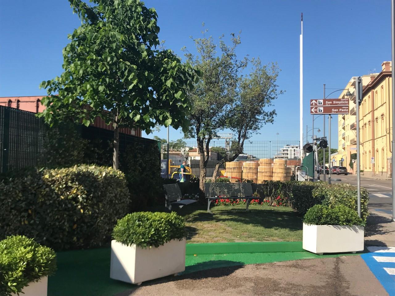 Olbia, due mini oasi verdi in via D'Annunzio