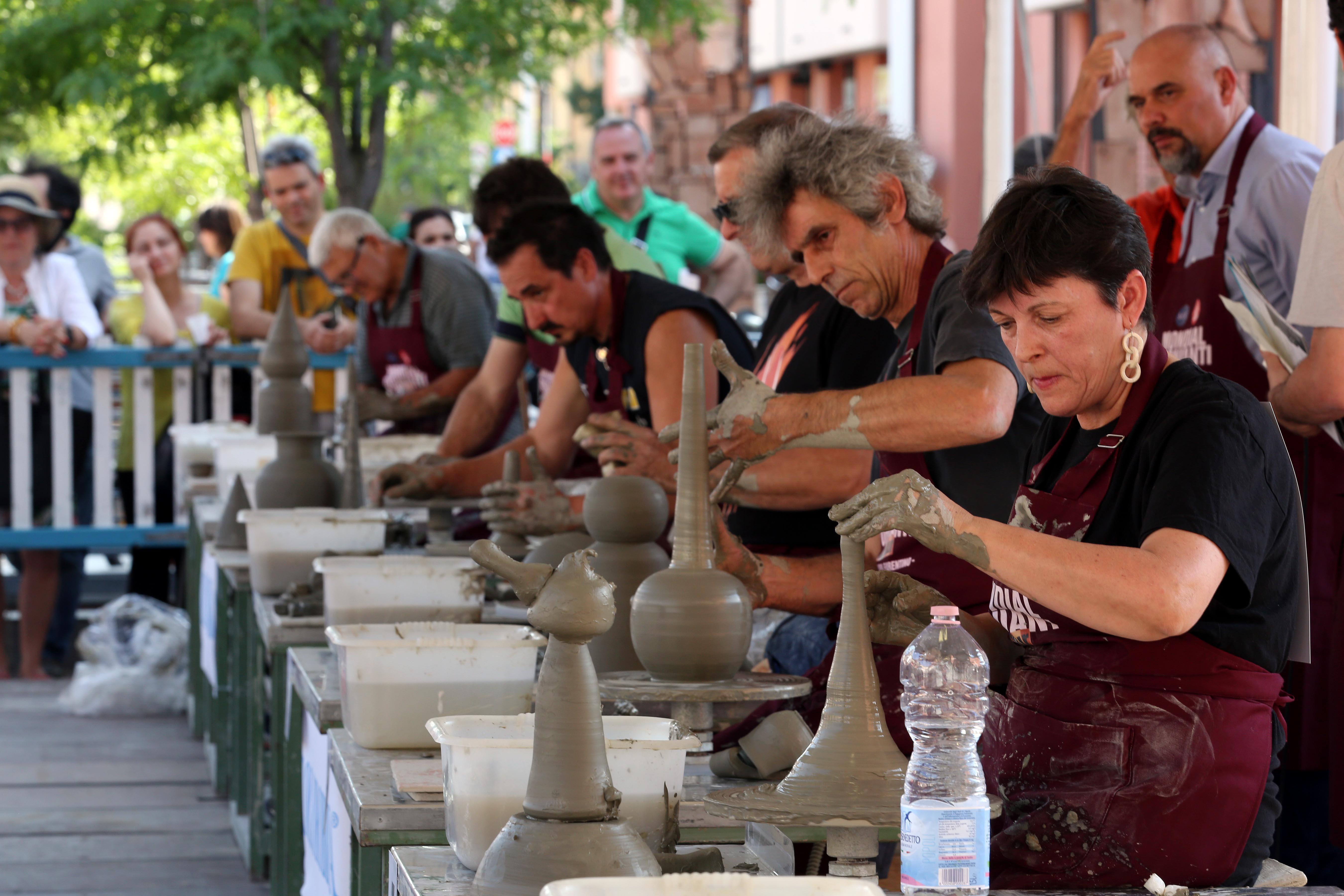 Una passata edizione della festa della ceramica a Montelupo Fiorentino (foto Carlo Sestini)