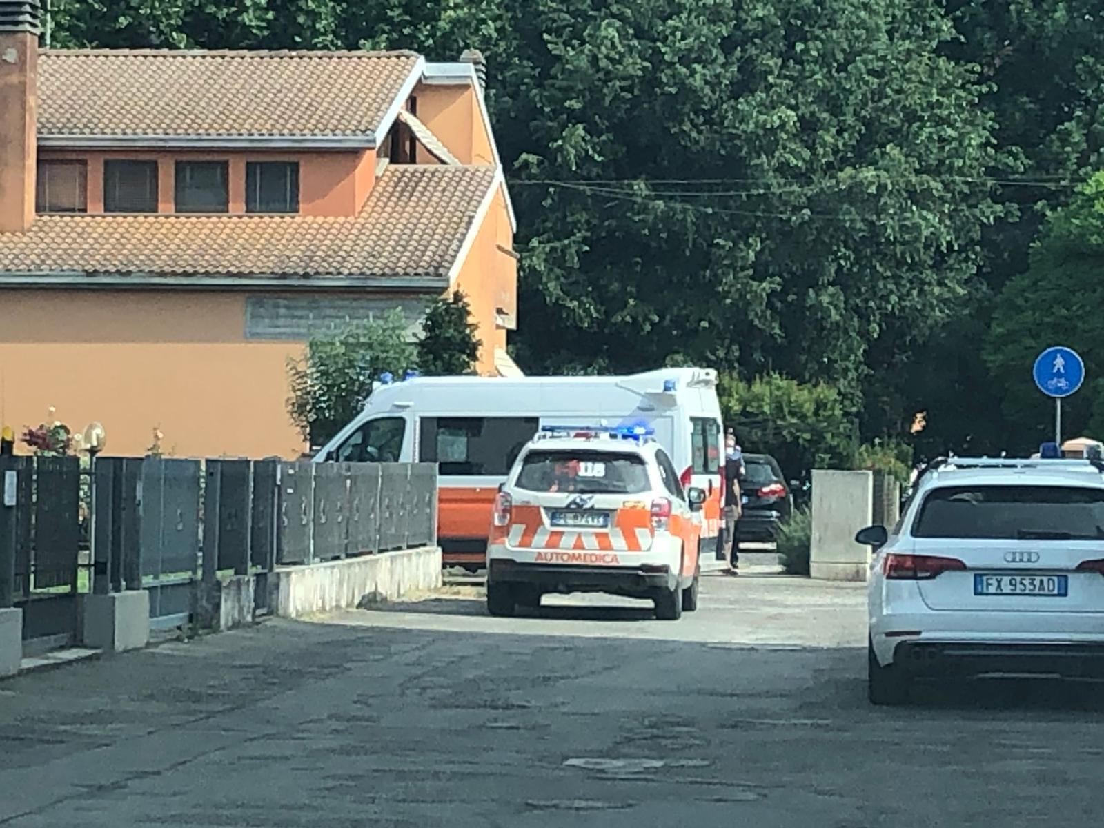 Aggressione choc a Finale: tenta di sgozzare un operaio in un parco
