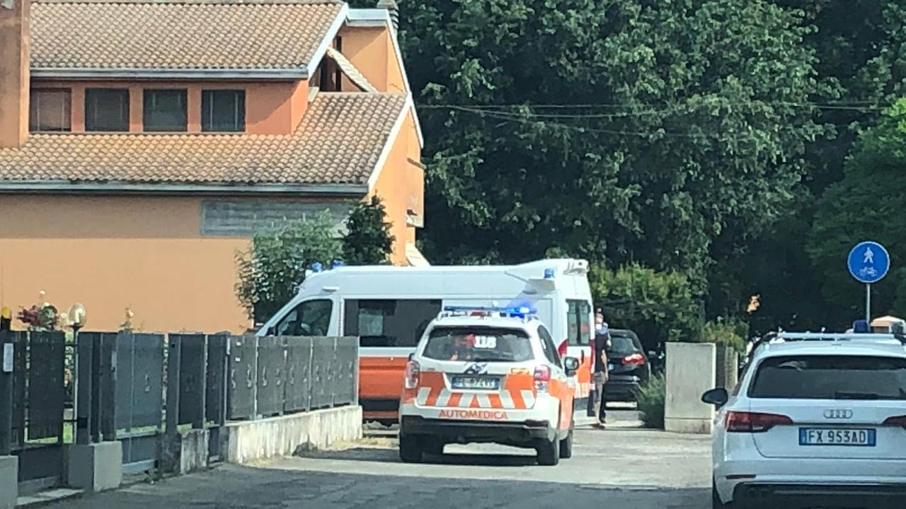 Aggressione choc a Finale: tenta di sgozzare un operaio in un parco