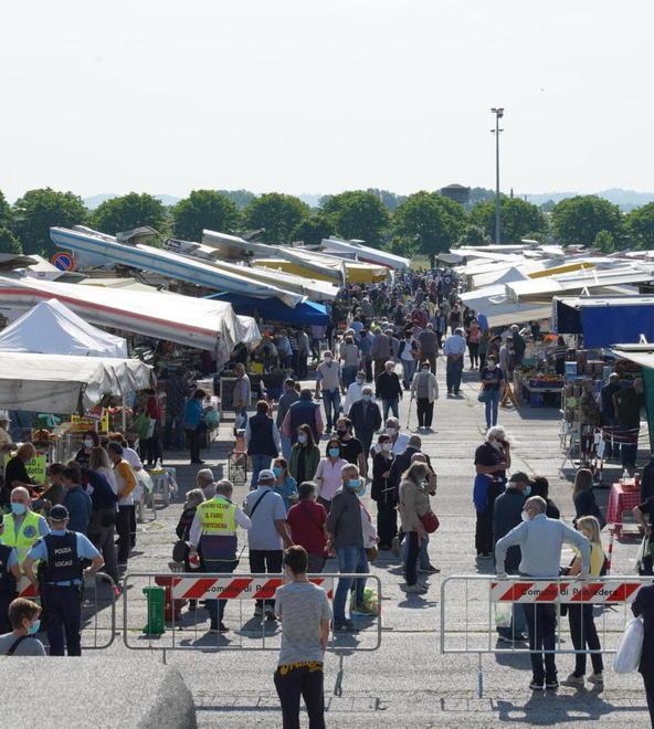 Un'immagine del mercato a Pontedera di venersì 22 maggio (Foto di Franco Silvi)