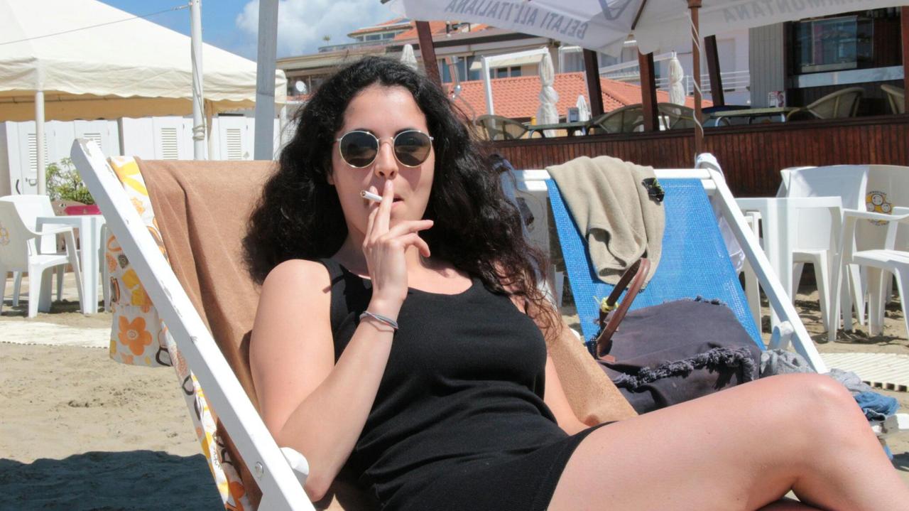 Fumo vietato in spiaggia a Piombino. Ma per quest'anno niente sanzioni
