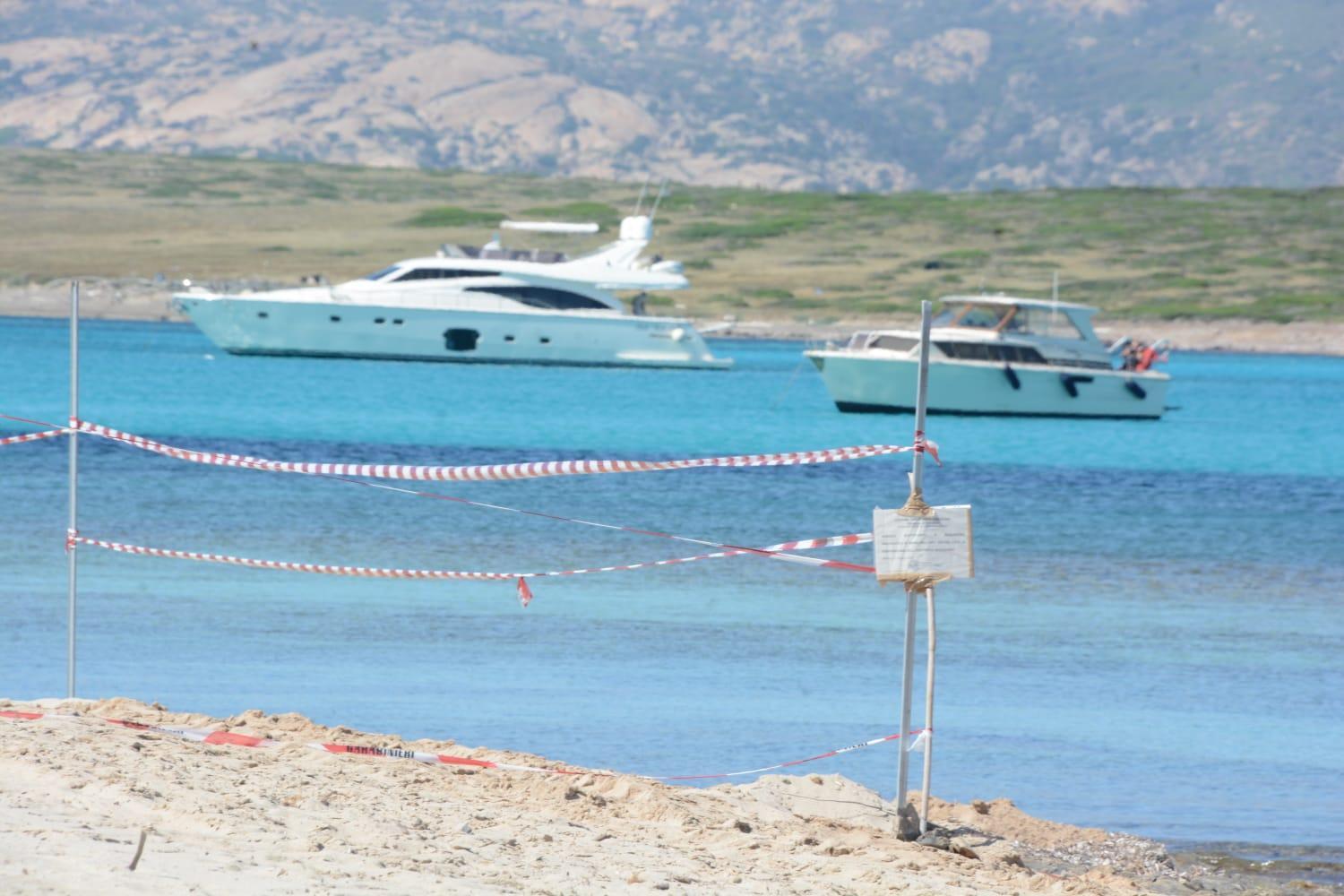 Stintino, ripascimento abusivo nella spiaggia del Gabbiano: chiesto lo stop alla concessione