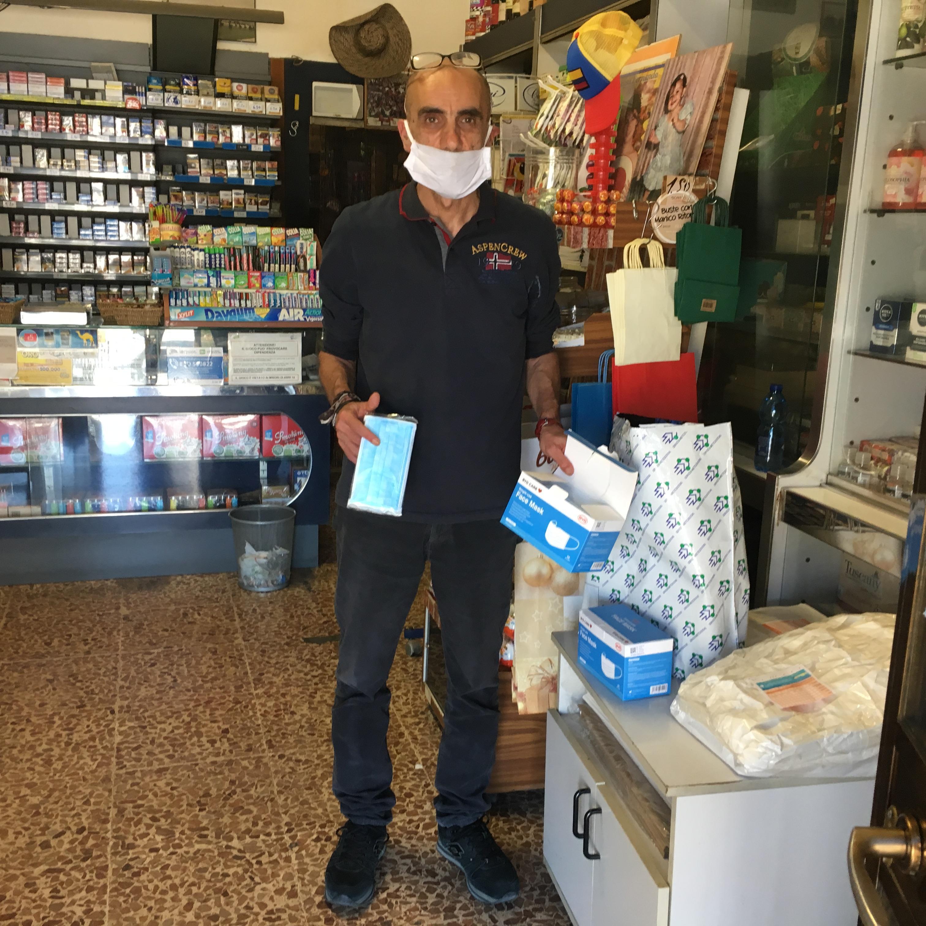Fabrizio Rossi, titolare della tabaccheria di via Telamonio
