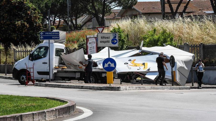Furgone danneggiato al sottopasso