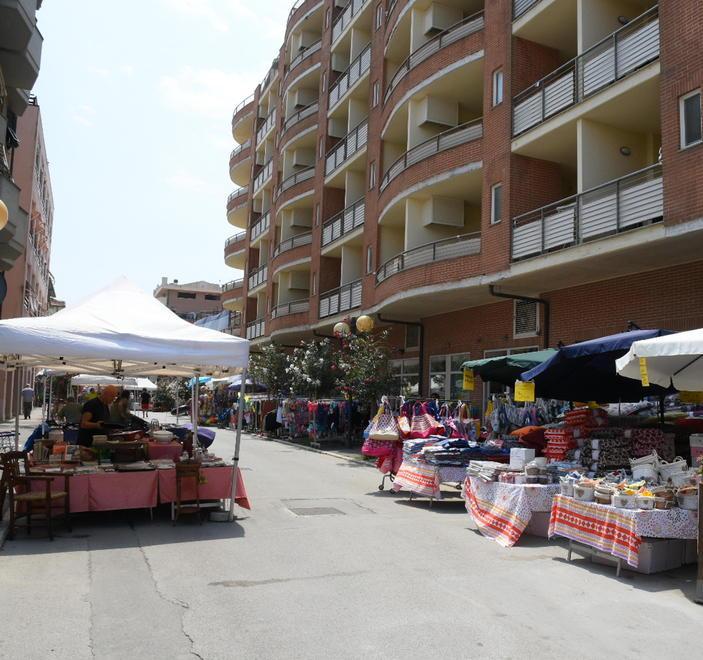 Stand estivi, nuove regole Si faranno due volte al mese 