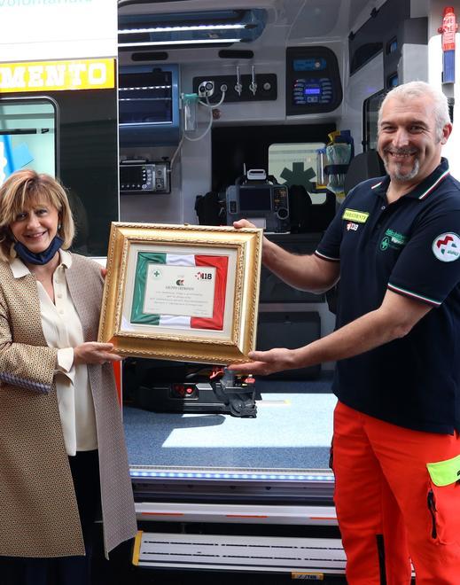 Ambulanza super attrezzata con un “letto capsula” donata da Cremonini