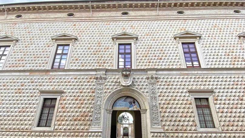 Gruppi turistici al palo Guide ferraresi in ginocchio