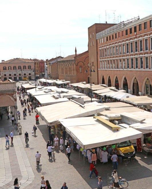 Mascherine, ora è moda Griffate fino a 300 euro
