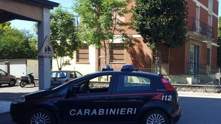 Insieme al nuovo compagno aggredisce e picchia l’ex marito