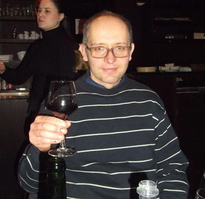 Savignano cordoglio per l'operaio morto in una cisterna. «Roberto, eri il figlio migliore possibile»