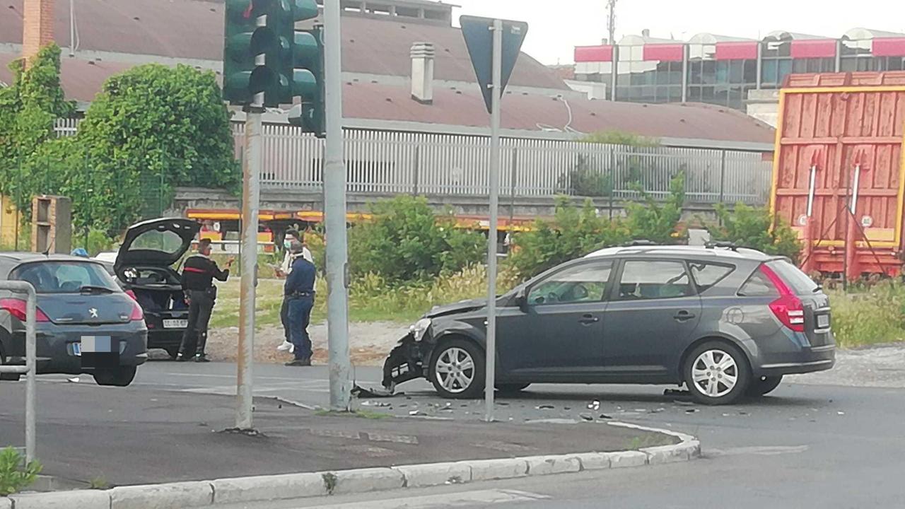 L'incidente all'incrocio fra della Cinta esterna e via Orlando