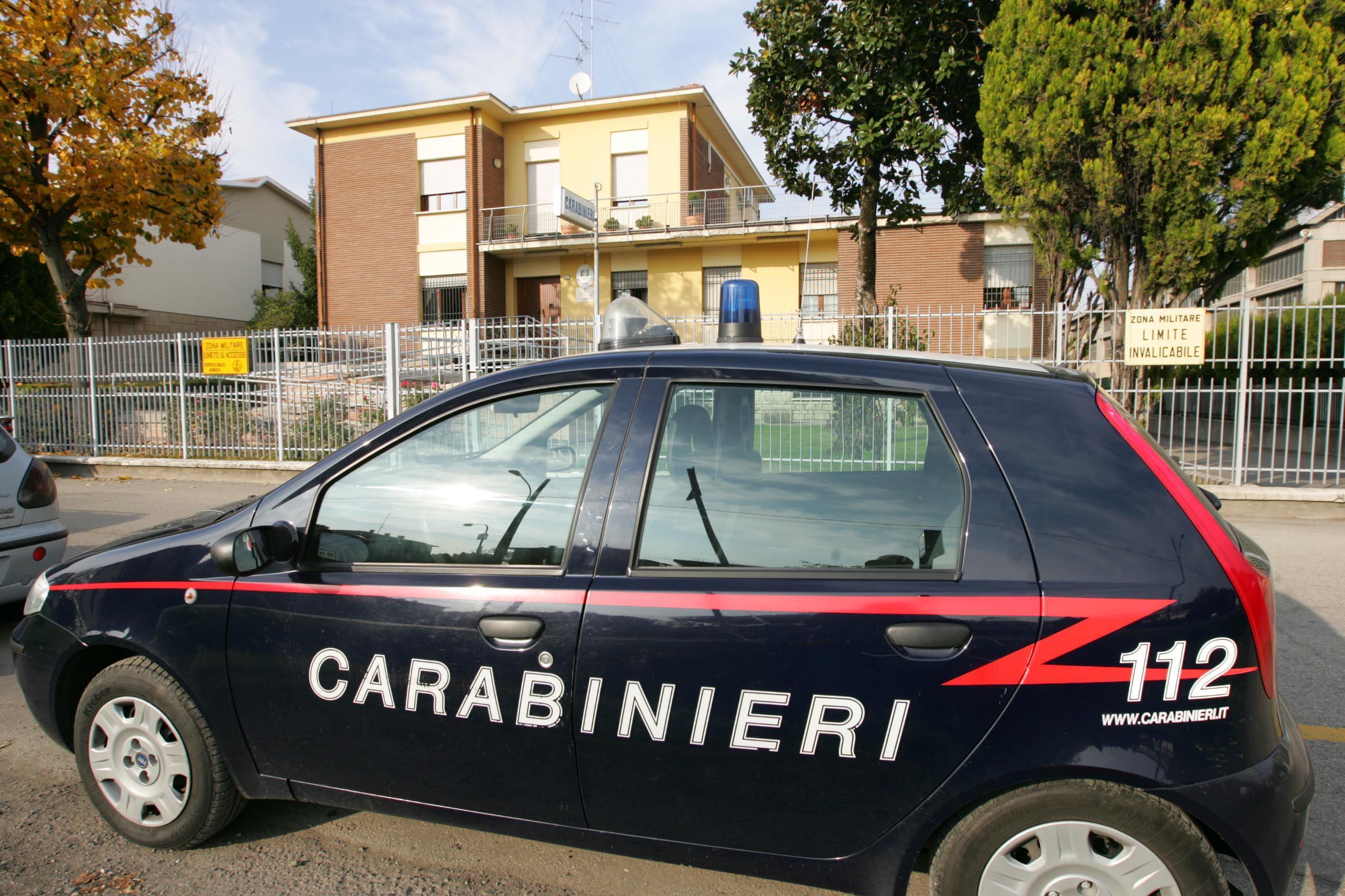 Litiga con il padre e poi gli brucia il rimorchio del camion: denunciato un 30enne