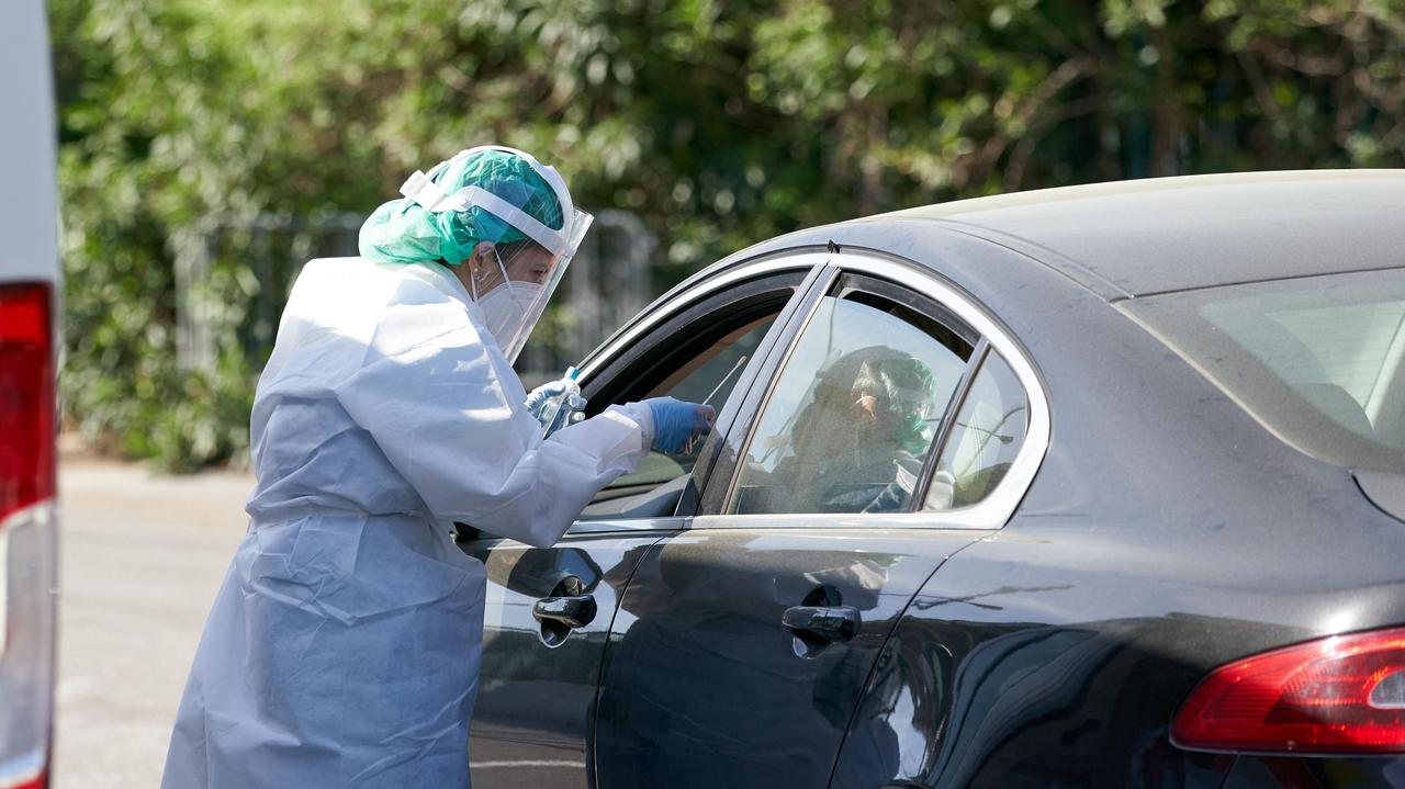 Un tampone “drive through” eseguito nella zona dello stadio di Empoli (foto agenzia Carlo Sestini)