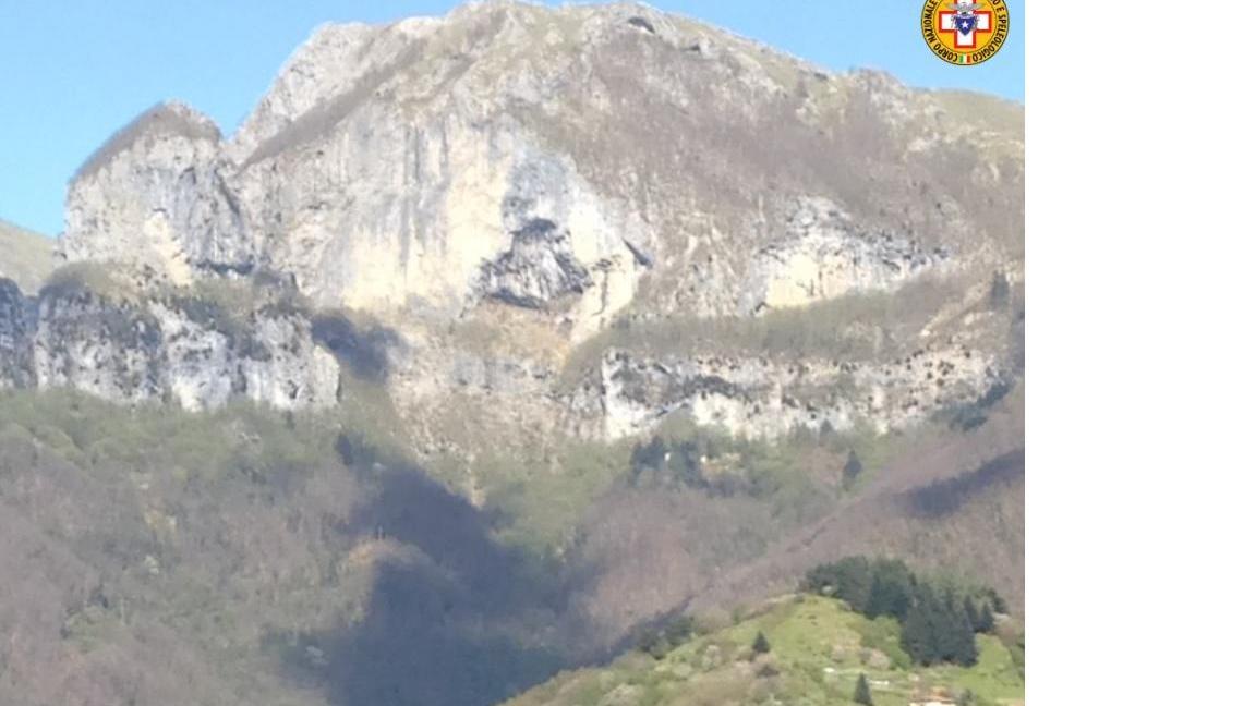 Cade durante l'arrampicata, paura per un trentaquattrenne massese