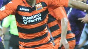 Llamas con la maglia della Pistoiese