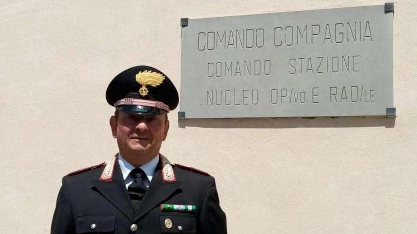 Il luogotenente Marco Brindani davanti alla sede del Norm di San Marcello dove è rimasto per 29 anni