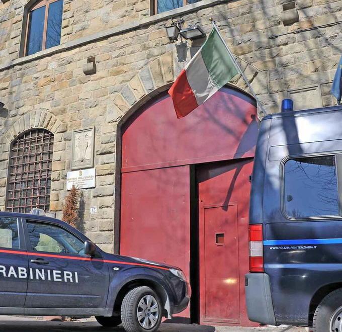 «Mi porti un caffè?»: e arrivava la droga 