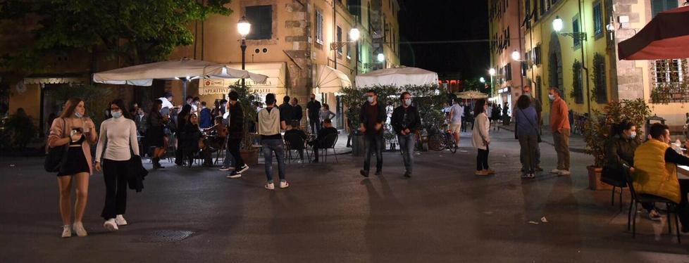 Stop al rischio di assembramenti: i locali scelgono di chiudere a mezzanotte 
