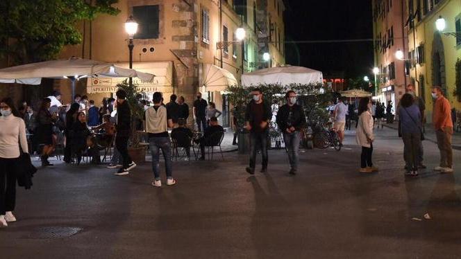 Stop al rischio di assembramenti: i locali scelgono di chiudere a mezzanotte
