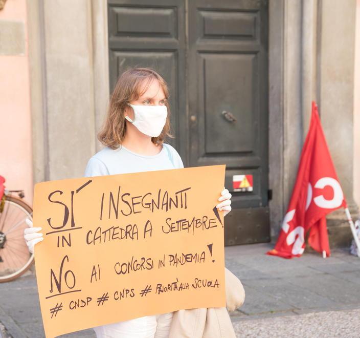 «No alla didattica a distanza» Manifestazione in piazza