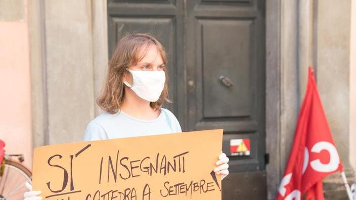 «No alla didattica a distanza» Manifestazione in piazza
