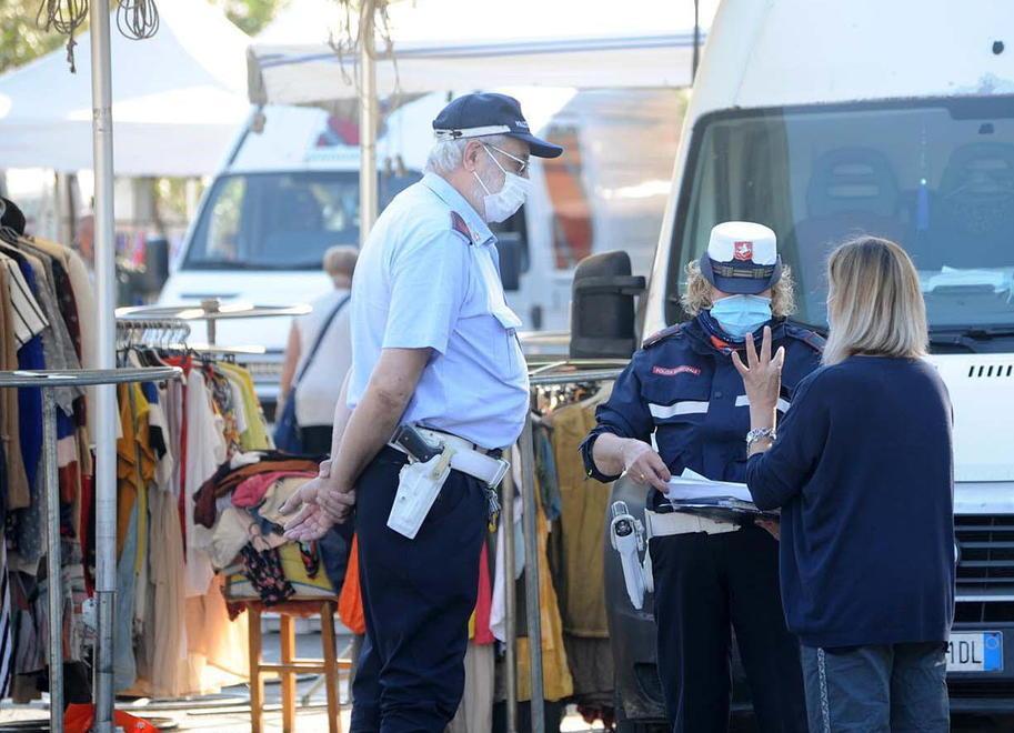 Mercato ad alta tensione per i banchi fatti spostare 