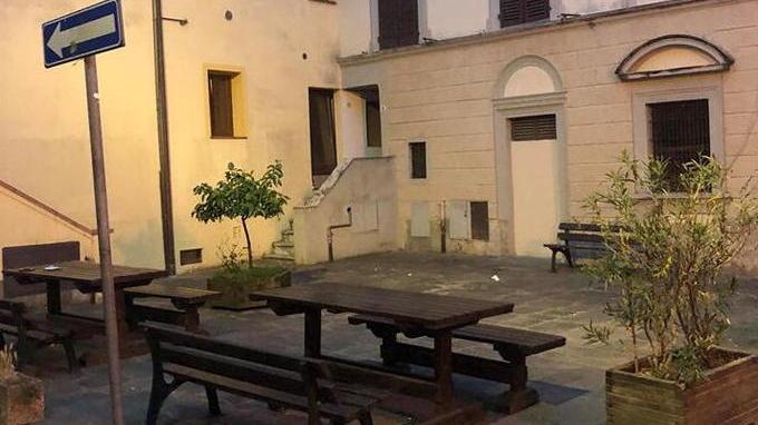«Via i tavoli per evitare assembramenti»