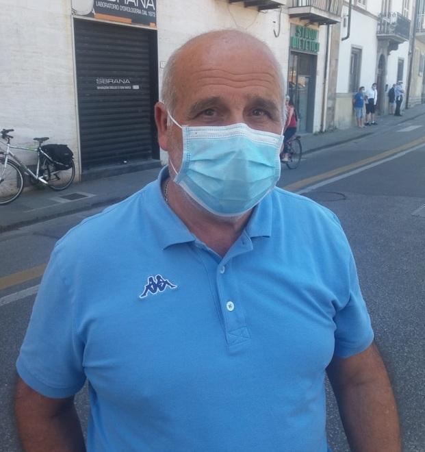 Lacrime di riconoscenza e commozione per l’ultimo saluto a mister Simoni 