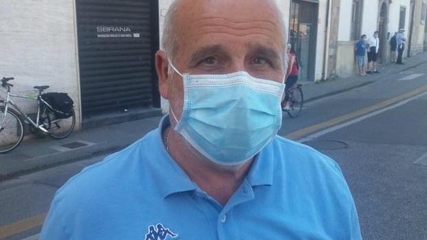 Lacrime di riconoscenza e commozione per l’ultimo saluto a mister Simoni