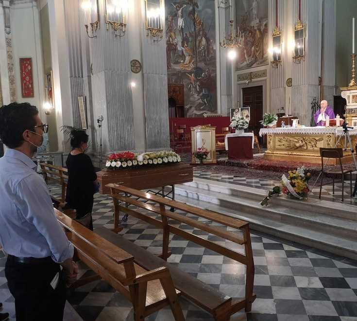 La maglia del Fucecchio sulla bara per l’ultimo viaggio di Salvadori