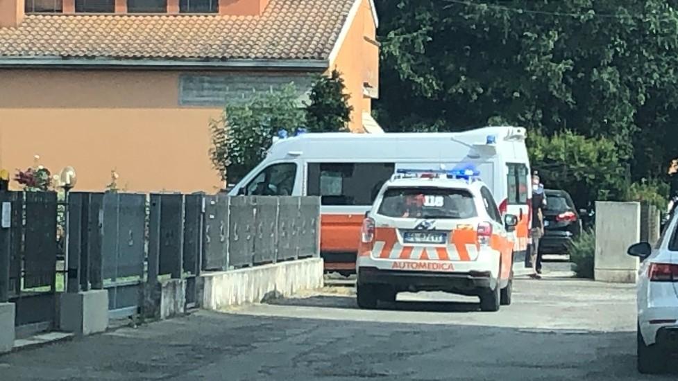 «Guanti e felpa nera Quell’uomo fingeva di fare ginnastica»