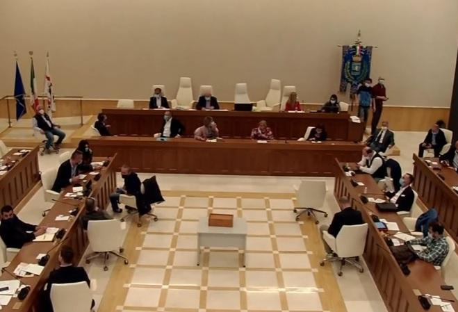 Perra neo consigliere ma l’addio di Biscu a Fi ruba la scena in aula 