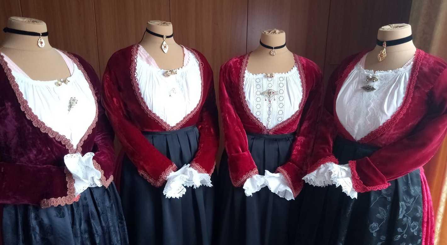 Lotzorai, un museo in casa tra scialli, stoffe e camicie 