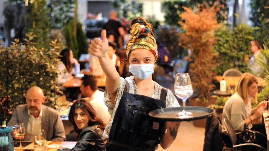 Il primario preoccupato: «Movida, serve la stretta: il virus può colpire ancora»