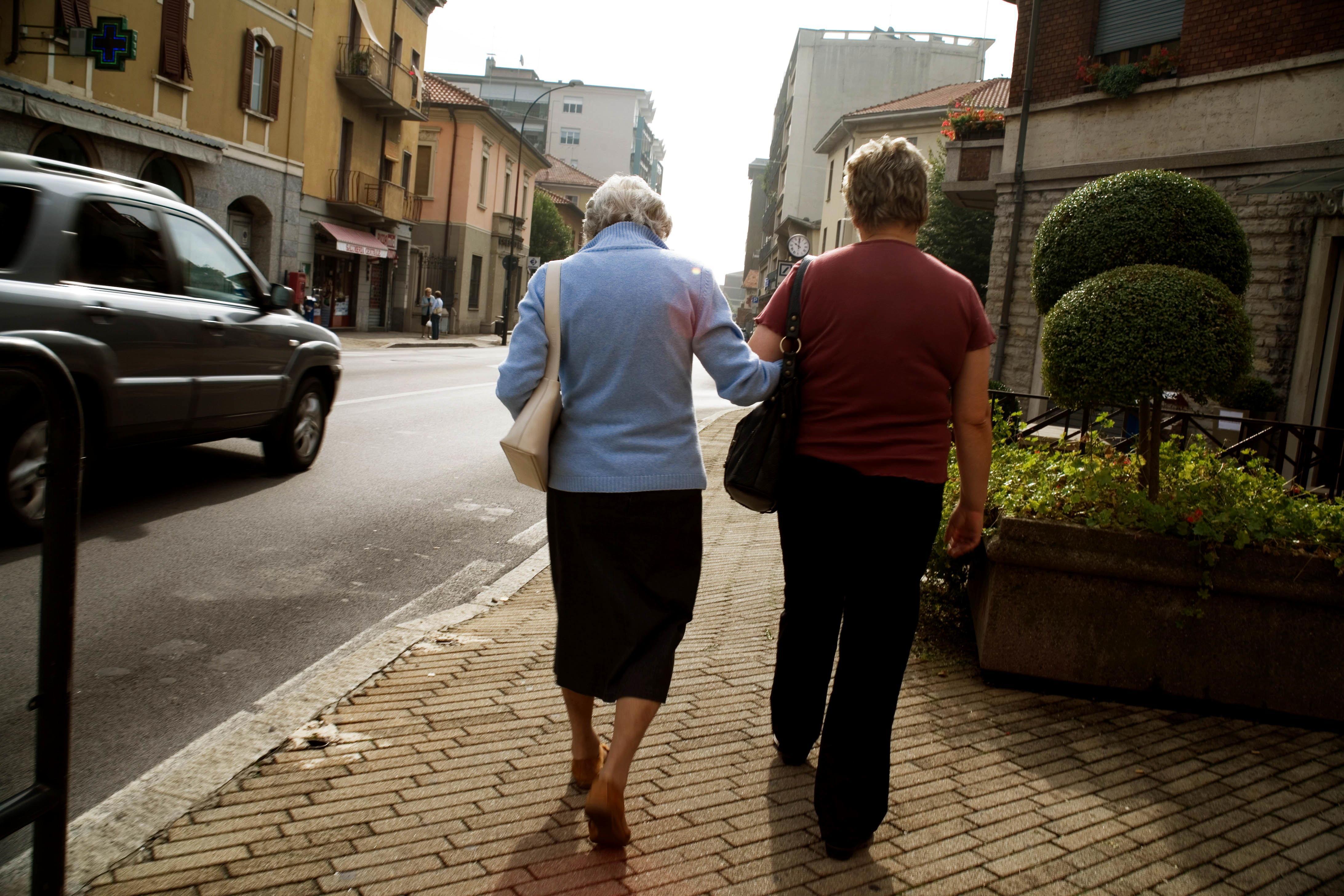 Bonus di 1.000 euro per colf e badanti: ecco a chi spetta e come richiederlo