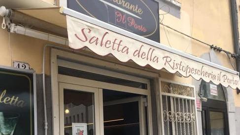 L'ingresso della ristopescheria "Il Porto" di via San Giovanni