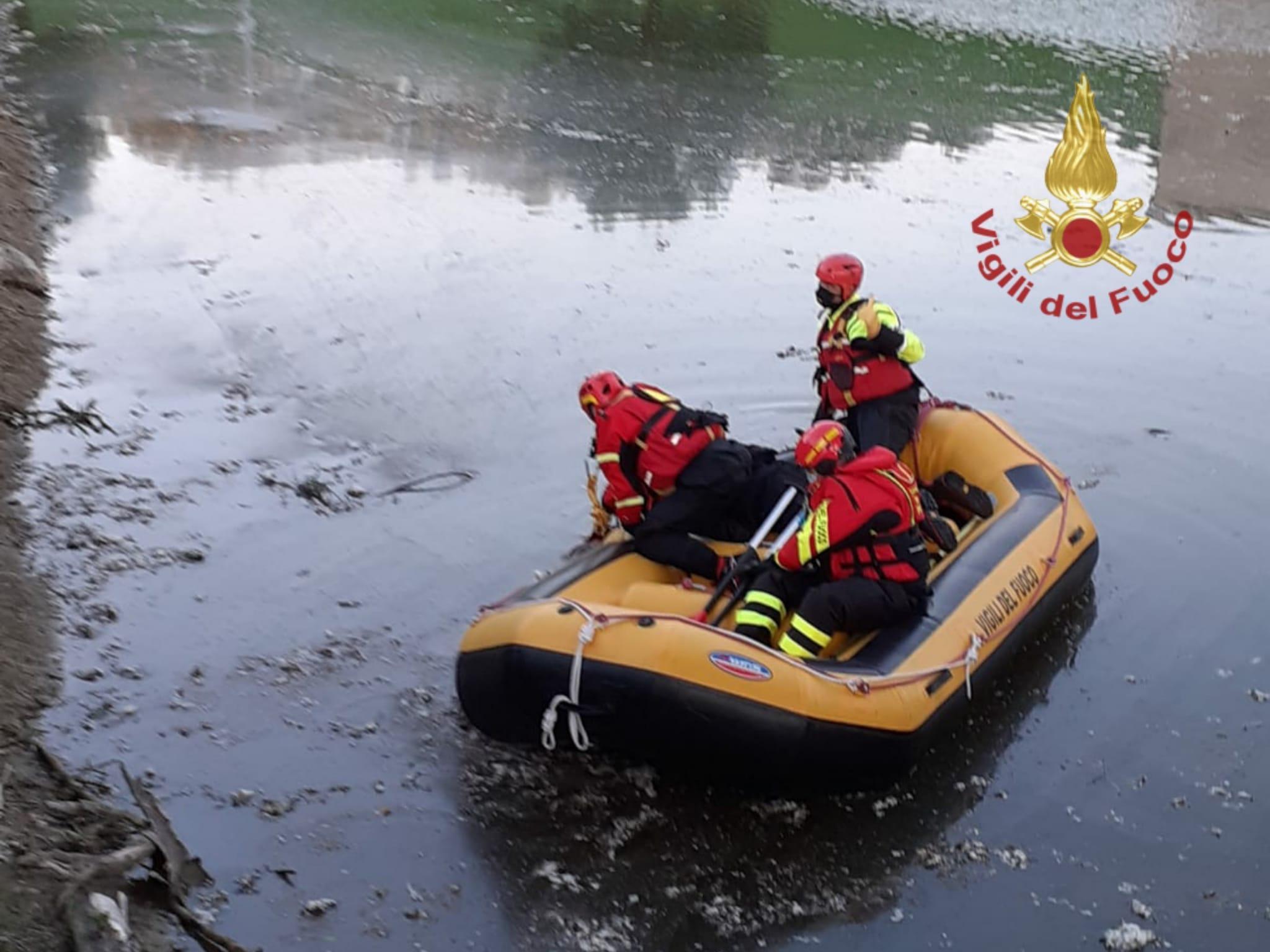 Quattro Castella, cadavere di un anziano recuperato in un laghetto