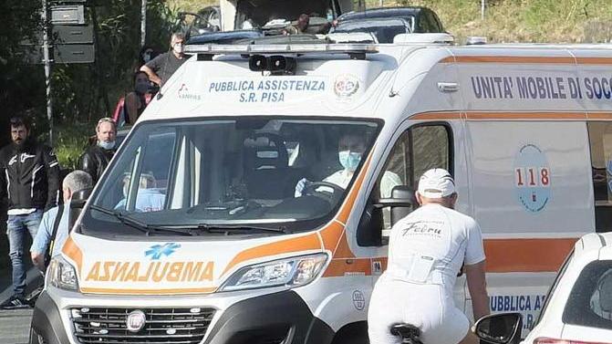 Muore in moto nello scontro con un’auto Aveva solo 30 anni, grave la fidanzata