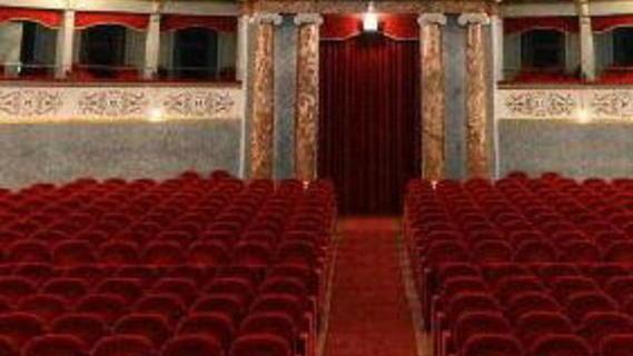 Il cabaret spera nell’estate da soli, in coppia e all’aperto