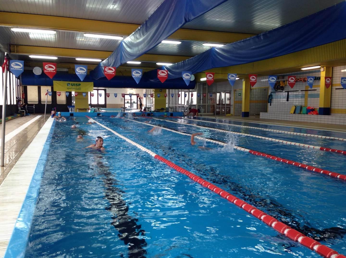 Riaprono palestre e piscine Camping, sale la protesta