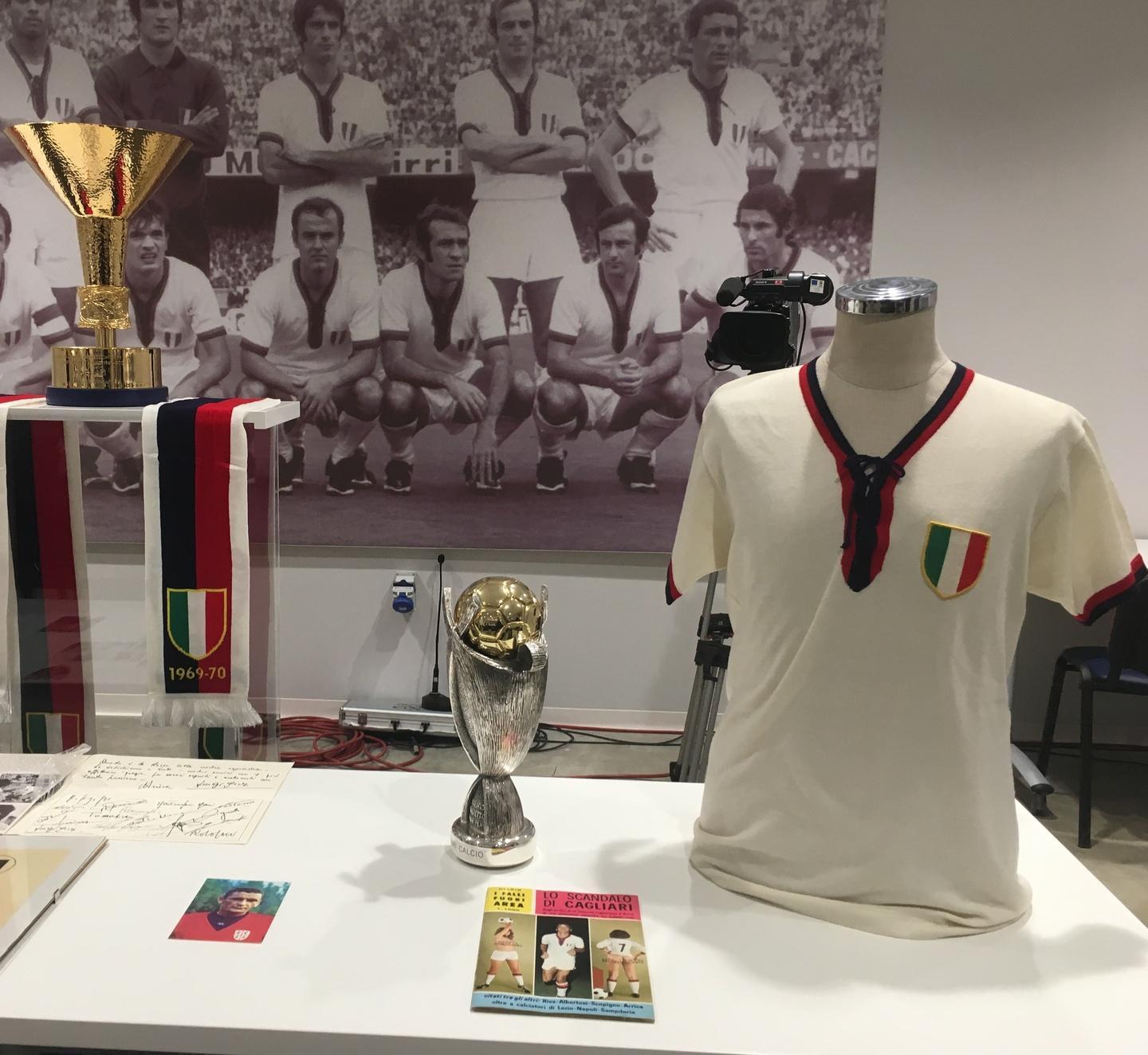 Cagliari 100: bianco, nero e azzurro poi per sempre lo storico rosso e blu 