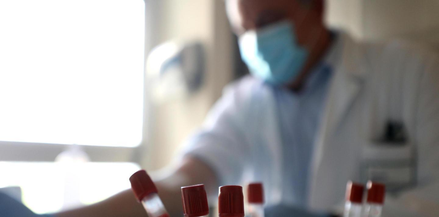 Operatori sanitari positivi al Covid: «Non c’è un caso Sassari» 