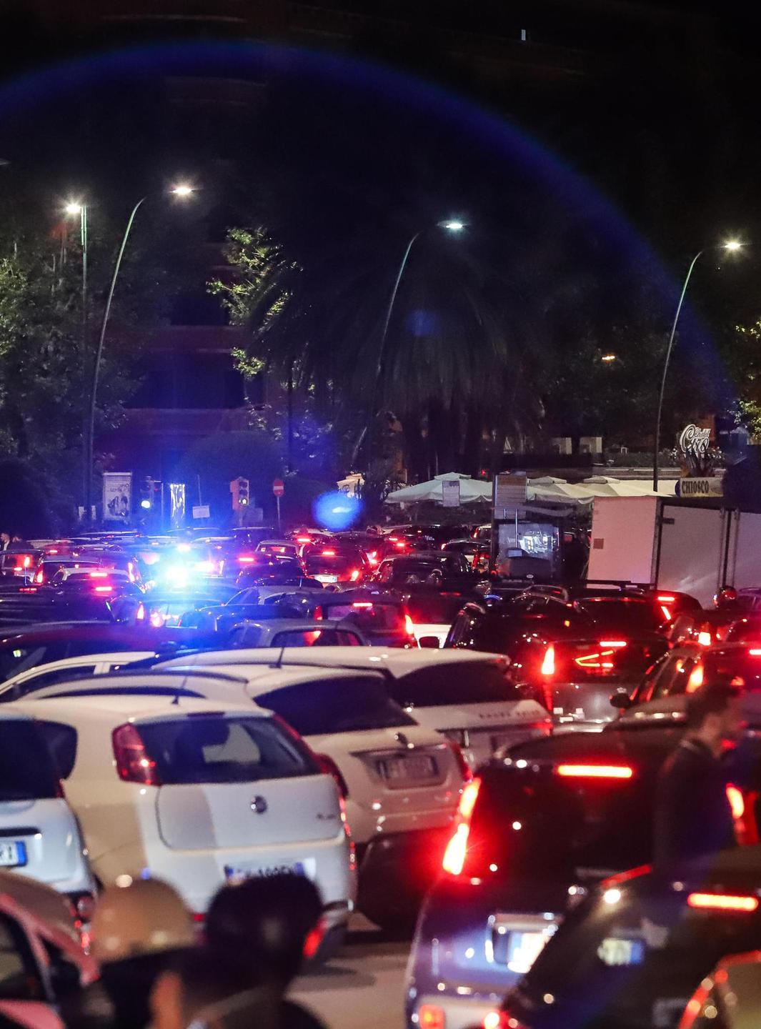 Caos movida a Napoli Lungomare bloccato fino alle 4 di notte 