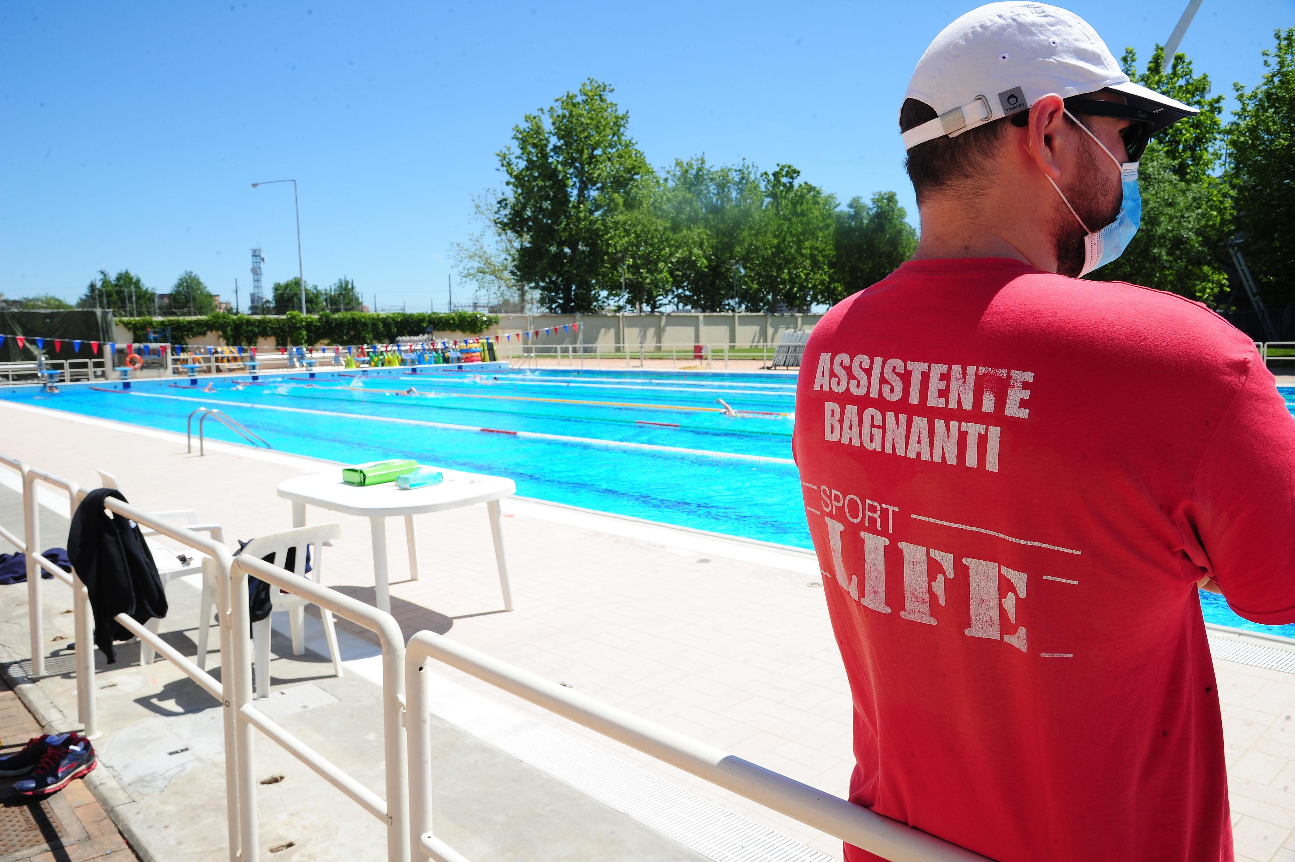 Modena «Hai visto dei positivi? No. Allora tuffati» Rientro in piscina, e in palestra hai 90 minuti 