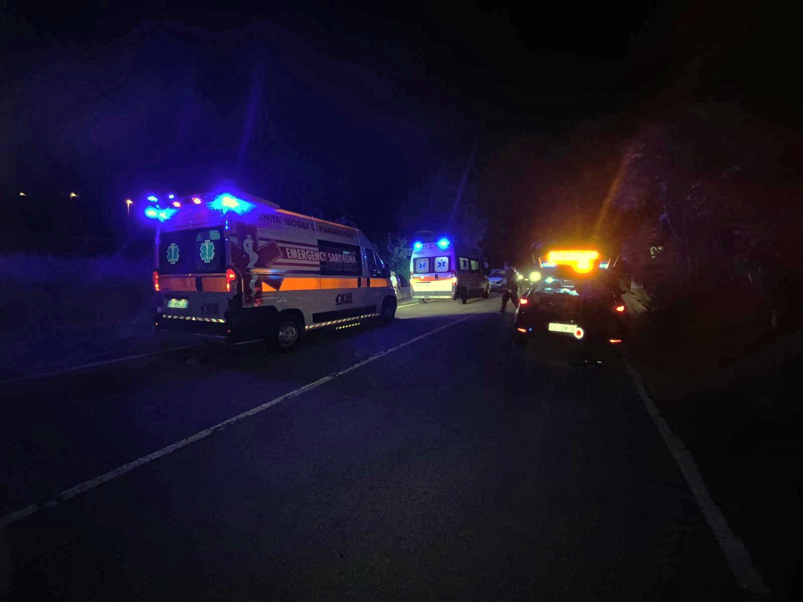 Si schiantano con l'auto, due feriti gravi a Sant'Andrea Frius